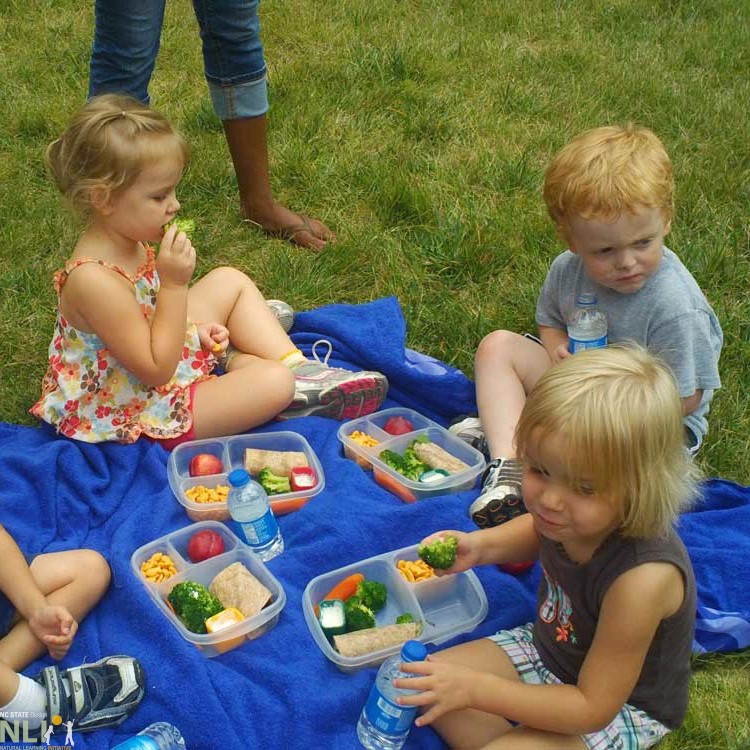 children having healthy snacks